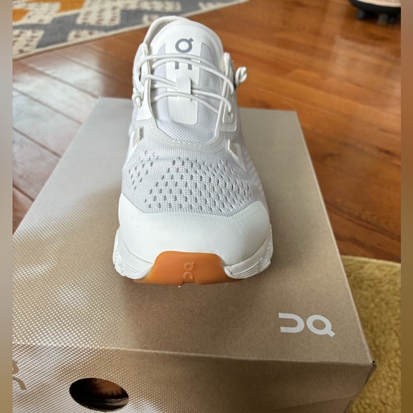 Brand New On Cloud 5 Coast Women’s 6 - Picture 5 of 7